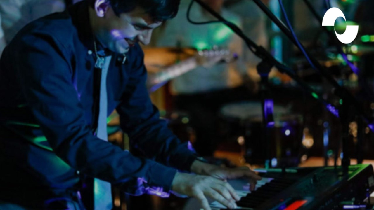Top Tips for Hiring a Live Singer for Weddings
